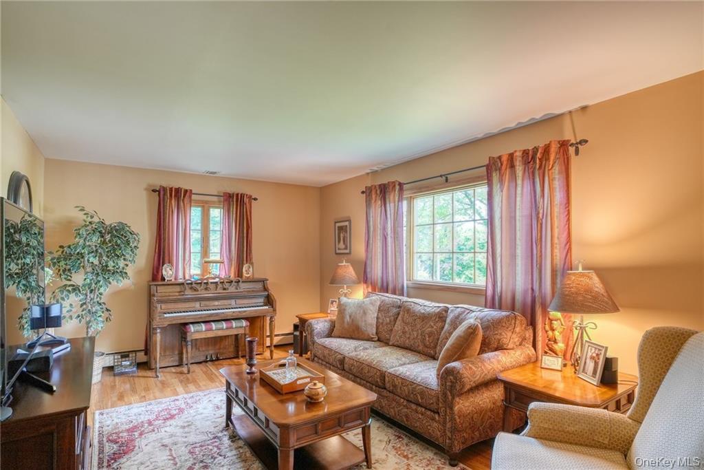 8 Roberts Drive, Monroe NY 10950