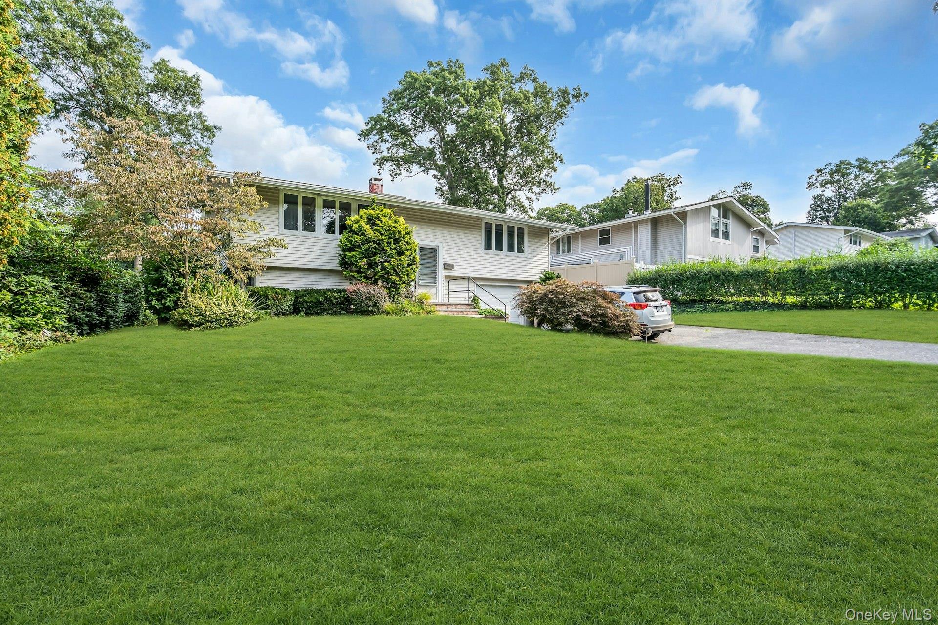 23 Redleaf Lane, Commack NY 11725