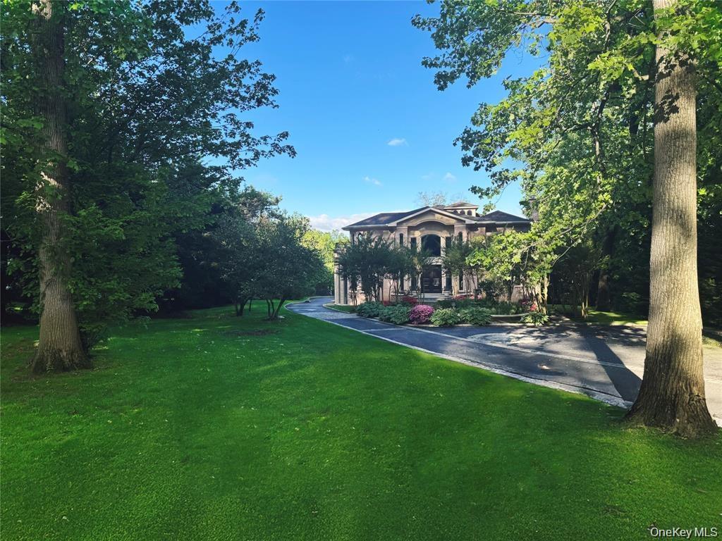 527 Manhasset Woods Road, Manhasset NY 11030
