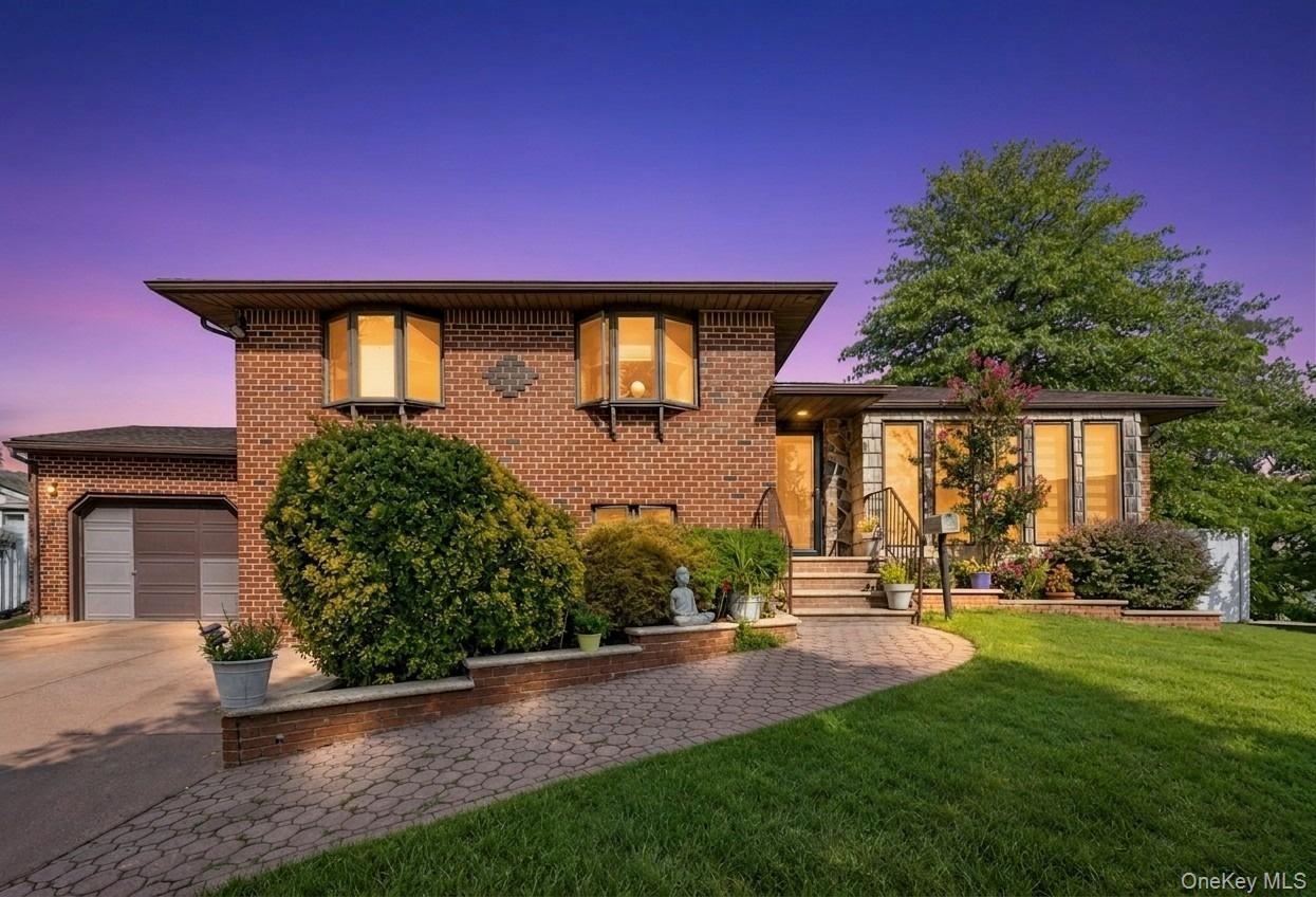 11 Verbena Court, Hicksville NY 11801