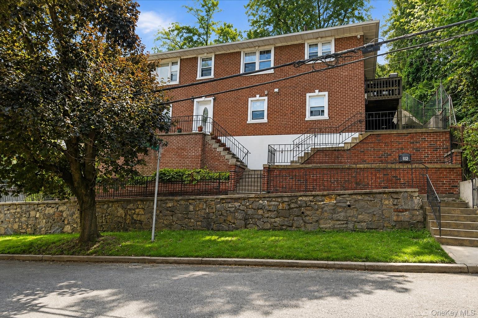 62 Raybrook Rd, Yonkers NY 10704