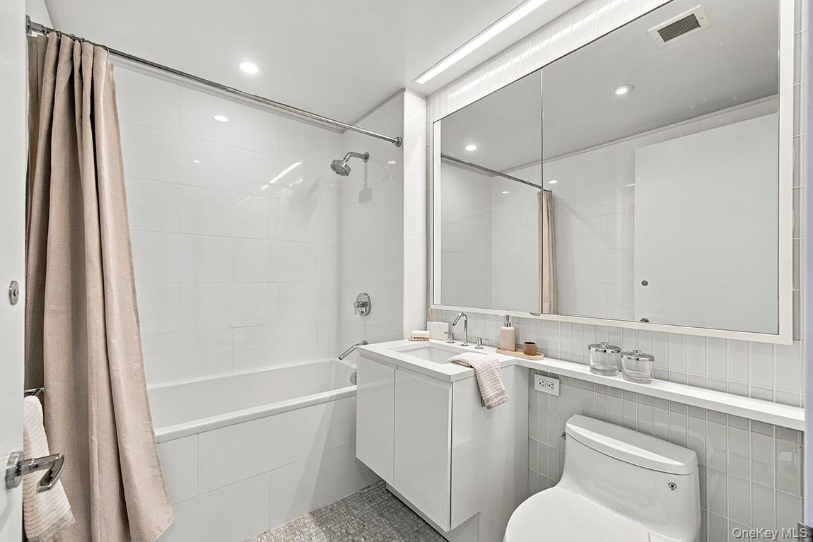 50 Riverside Boulevard Unit 15M, Manhattan NY 10069