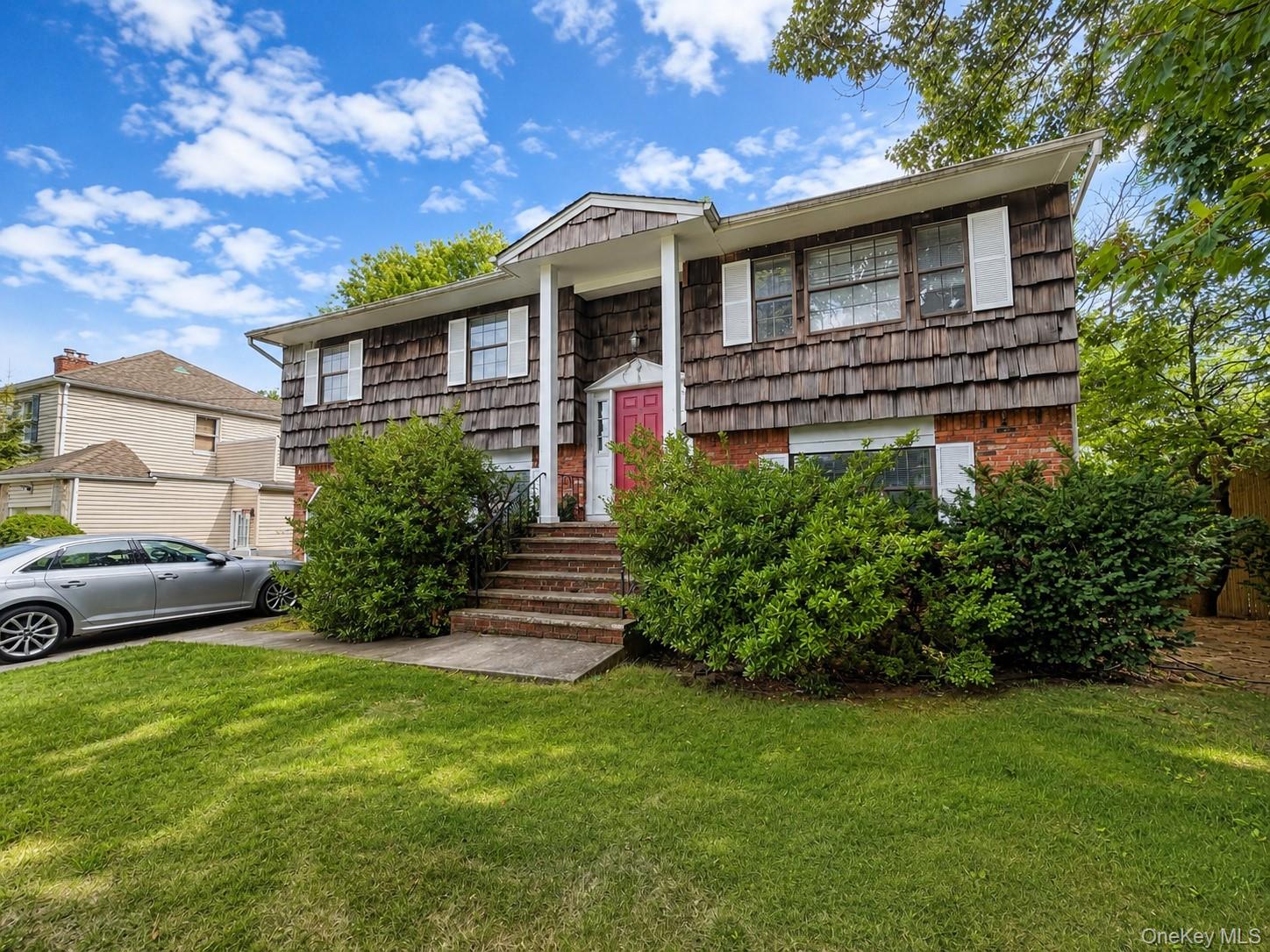 7 Roberts Lane, Cedarhurst NY 11516