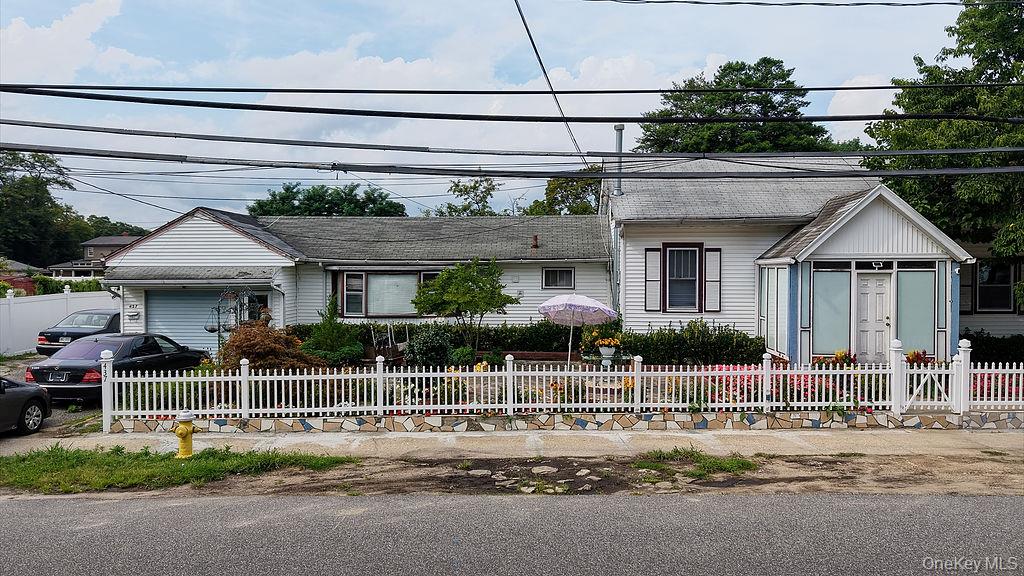 437 Moffitt Boulevard, Islip NY 11751