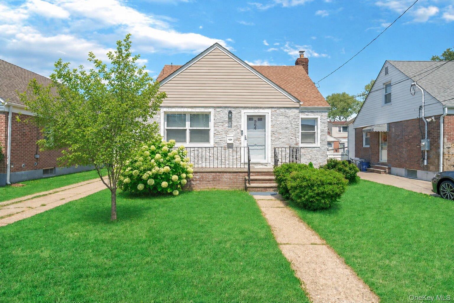 35 79th Avenue, New Hyde Park NY 11040