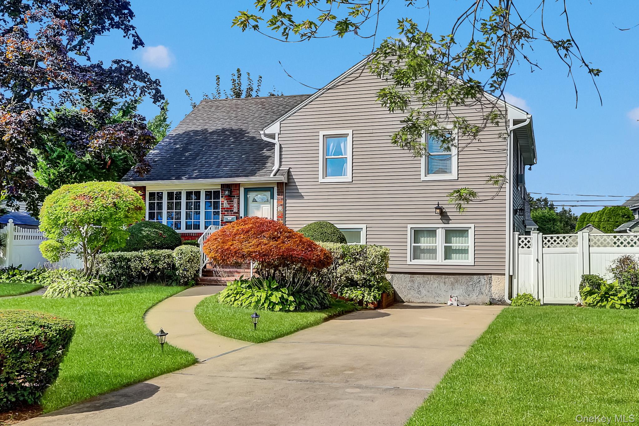 948 Simon Place, Wantagh NY 11793