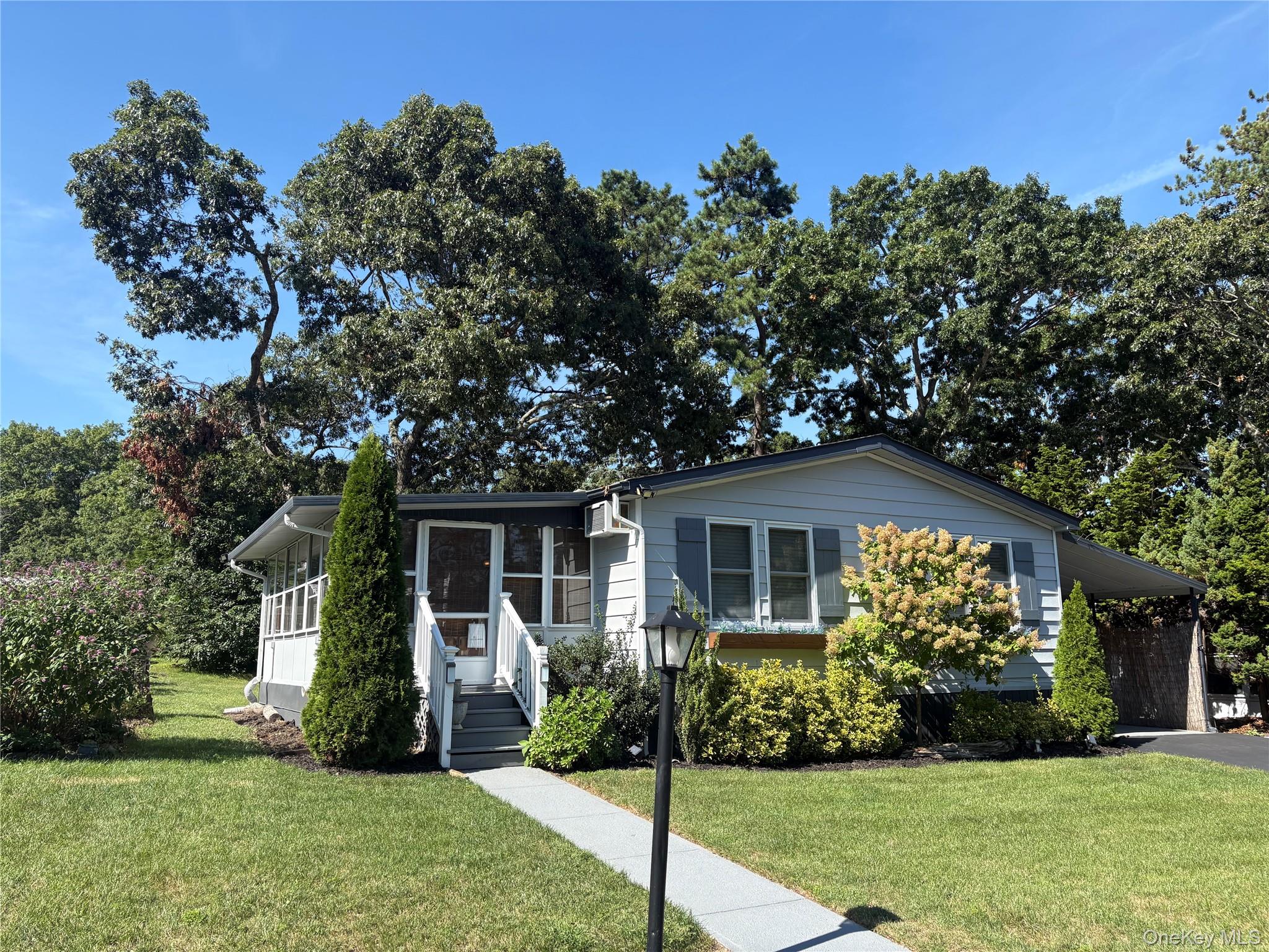 525/124 Riverleigh Avenue Unit 124, Riverhead NY 11901