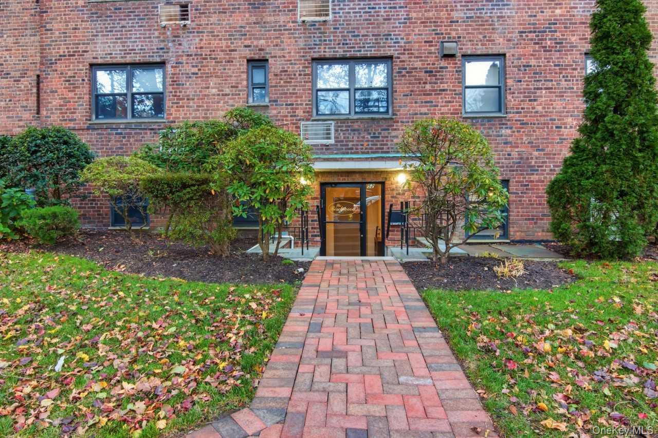 52 Brompton Road Unit 52, Great Neck NY 11021