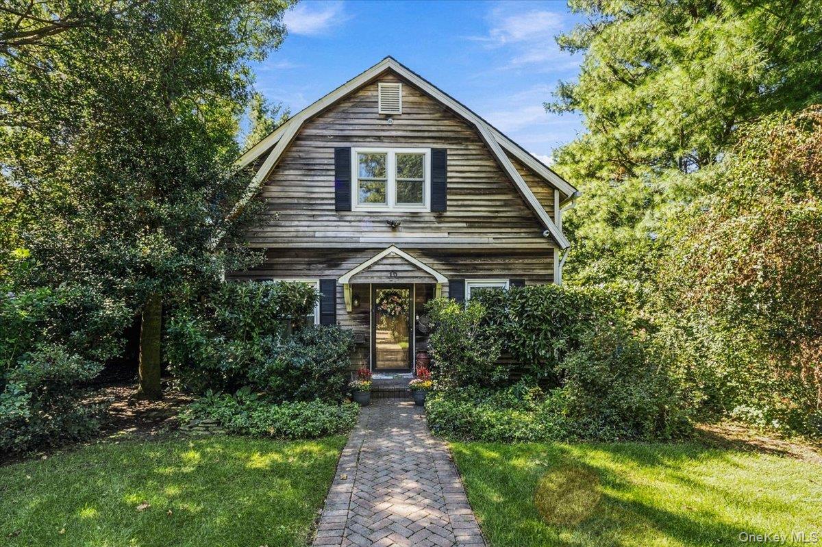 16 Stuart Avenue, Babylon NY 11702