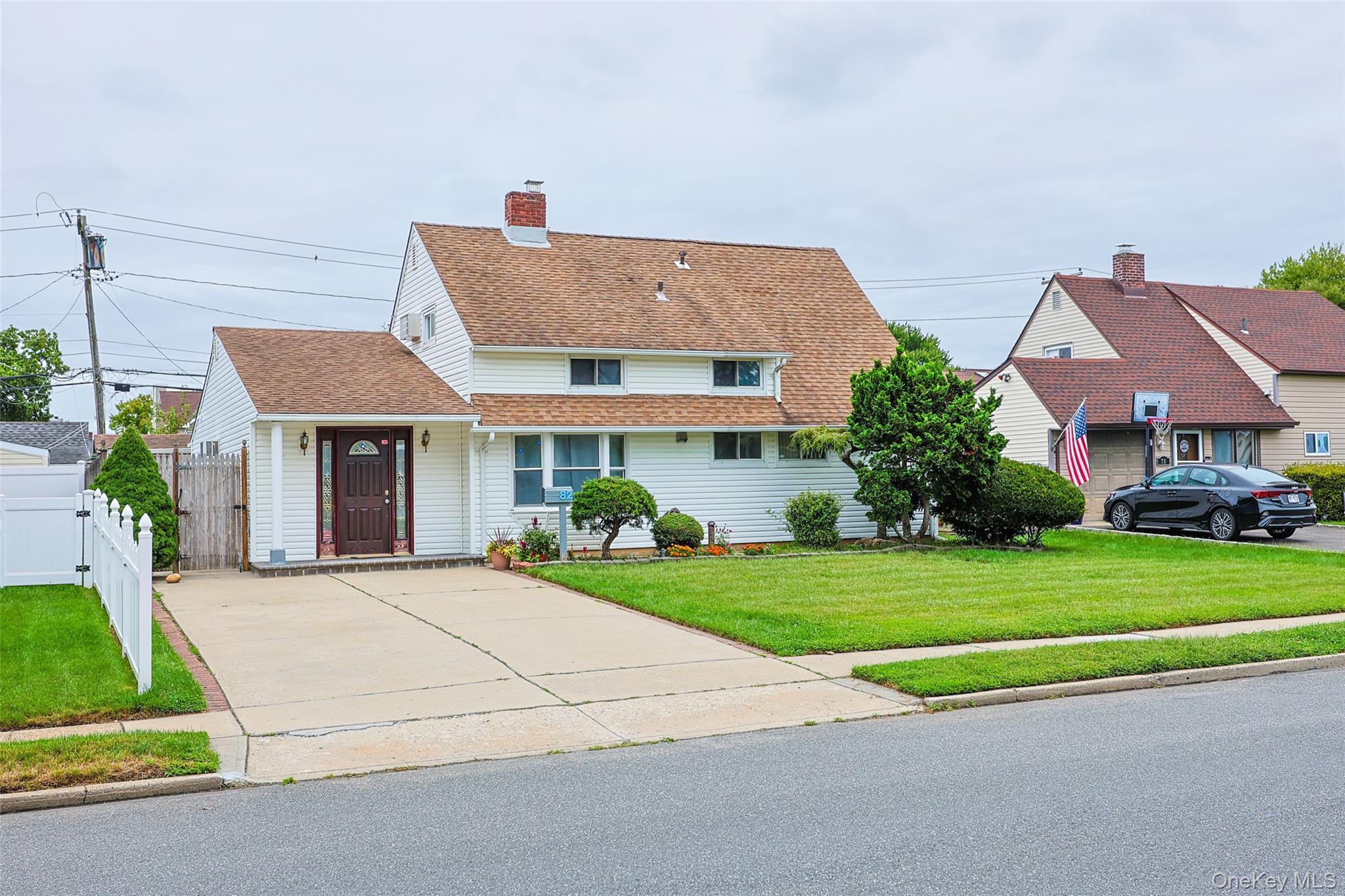 82 Lantern Road, Hicksville NY 11801