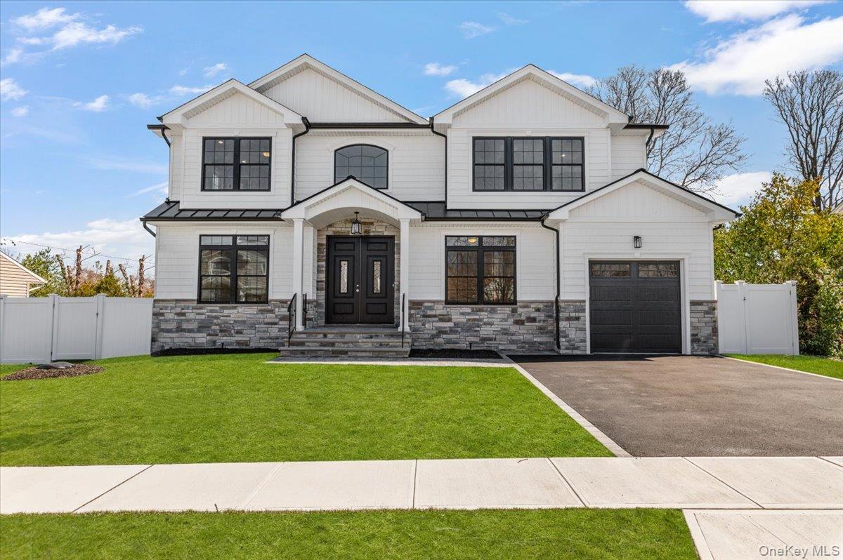 31 Cedar Drive E, Plainview NY 11803