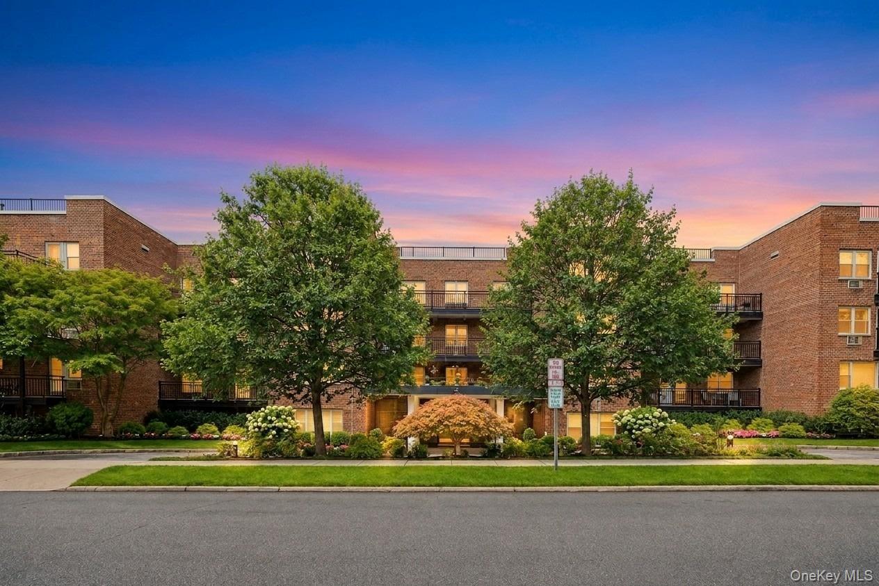 25 Chapel Place Unit 2M, Great Neck NY 11021