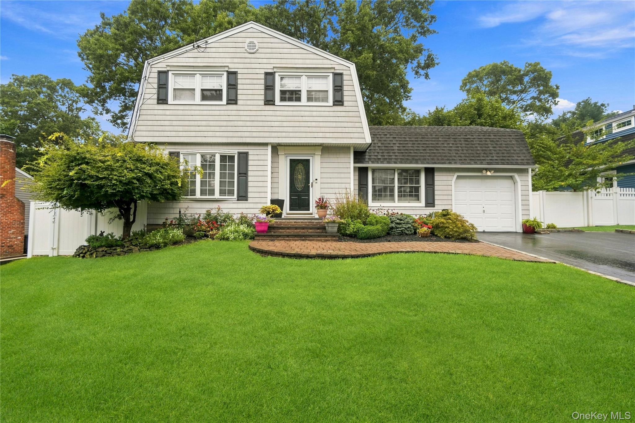 29 Hy Place, Lake Grove NY 11755