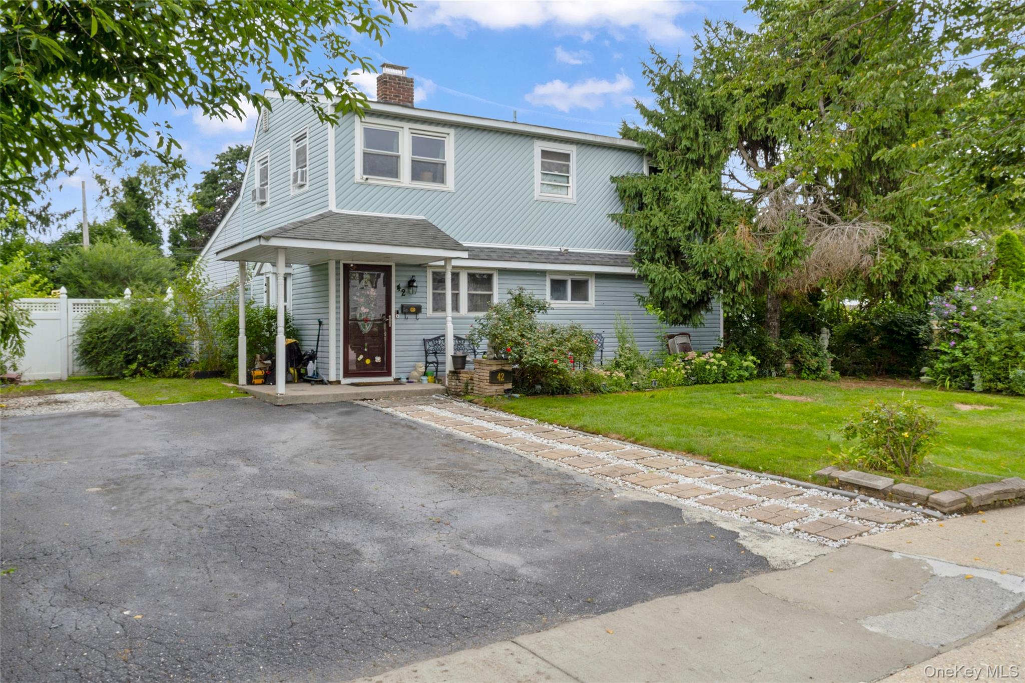 42 Mockingbird Lane, Levittown NY 11756
