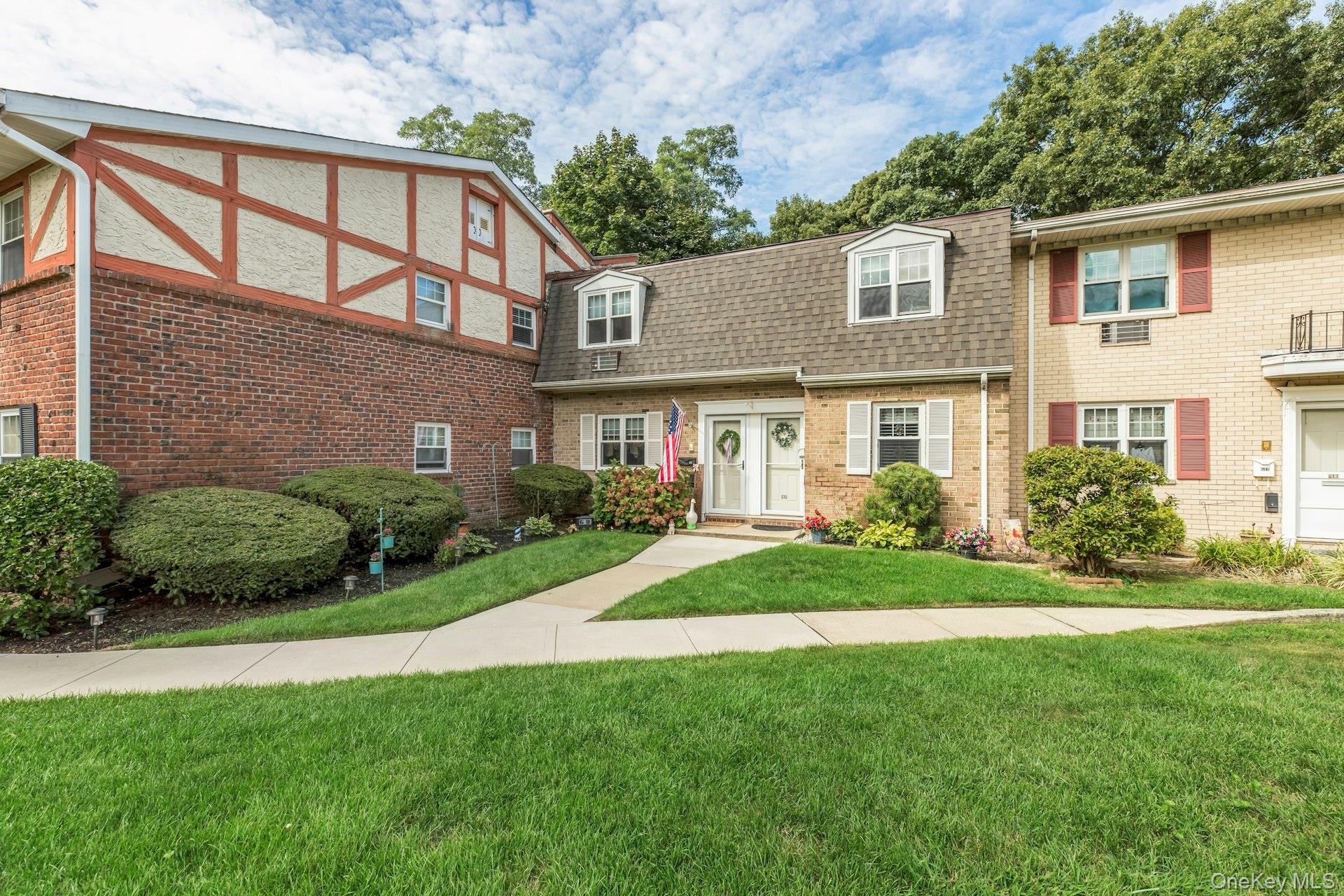 21 Glen Hollow Drive Unit G9, Holtsville NY 11742