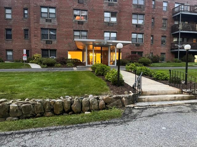 5 Oakdale Manor Unit B22, Suffern NY 10901
