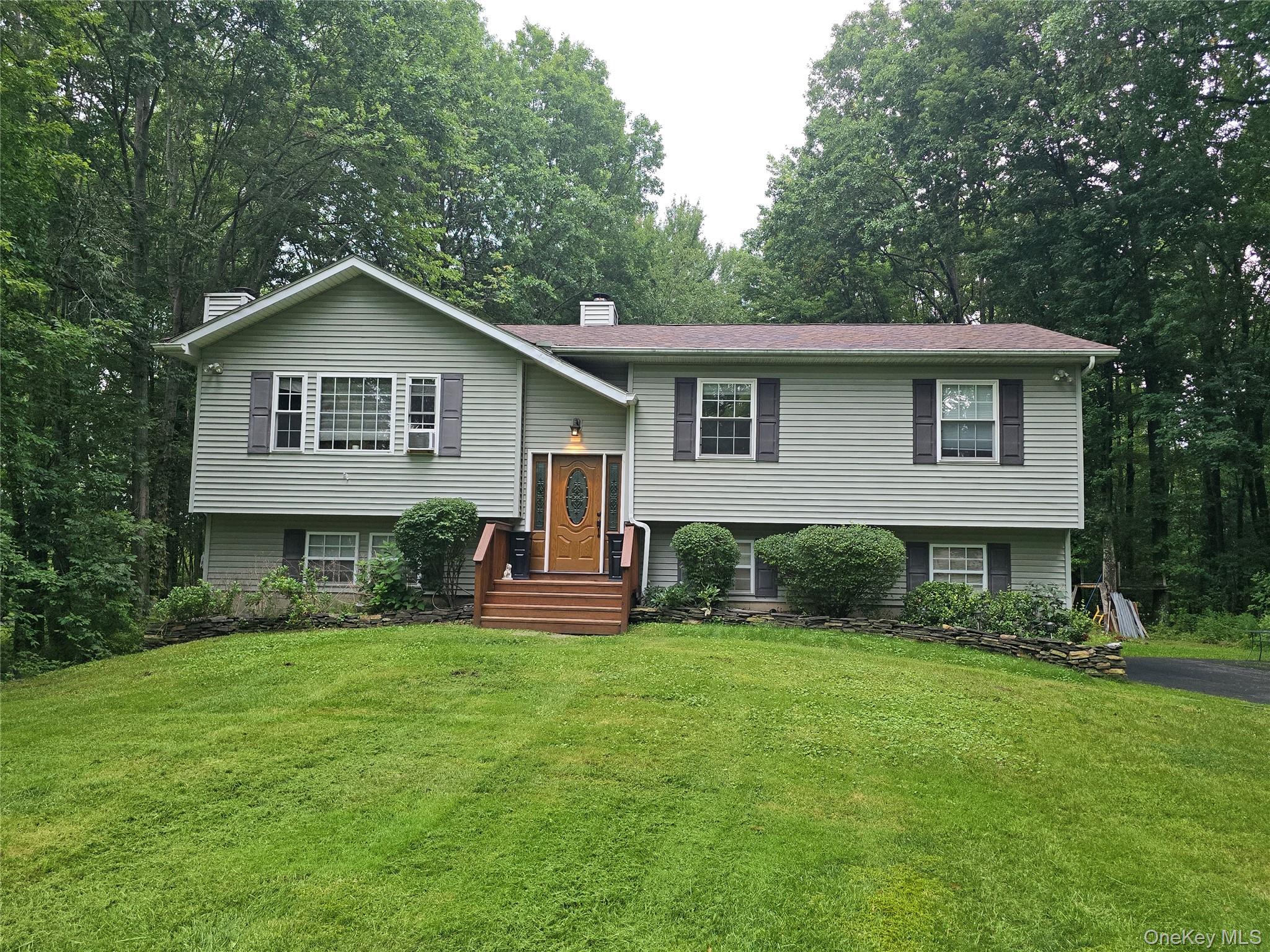 8 Kayleigh Drive, New Paltz NY 12561