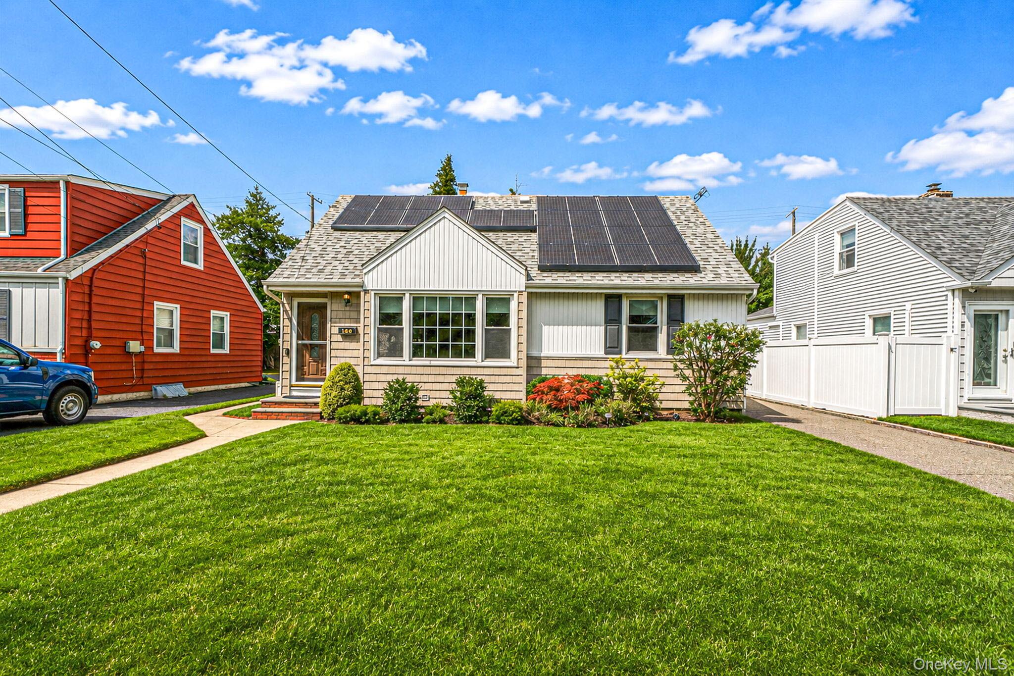 190 Albertson Place, Mineola NY 11501
