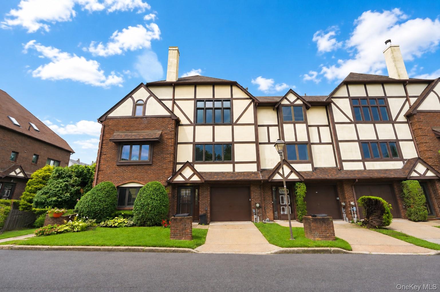 16 Fox Hunt Court, Staten Island NY 10301