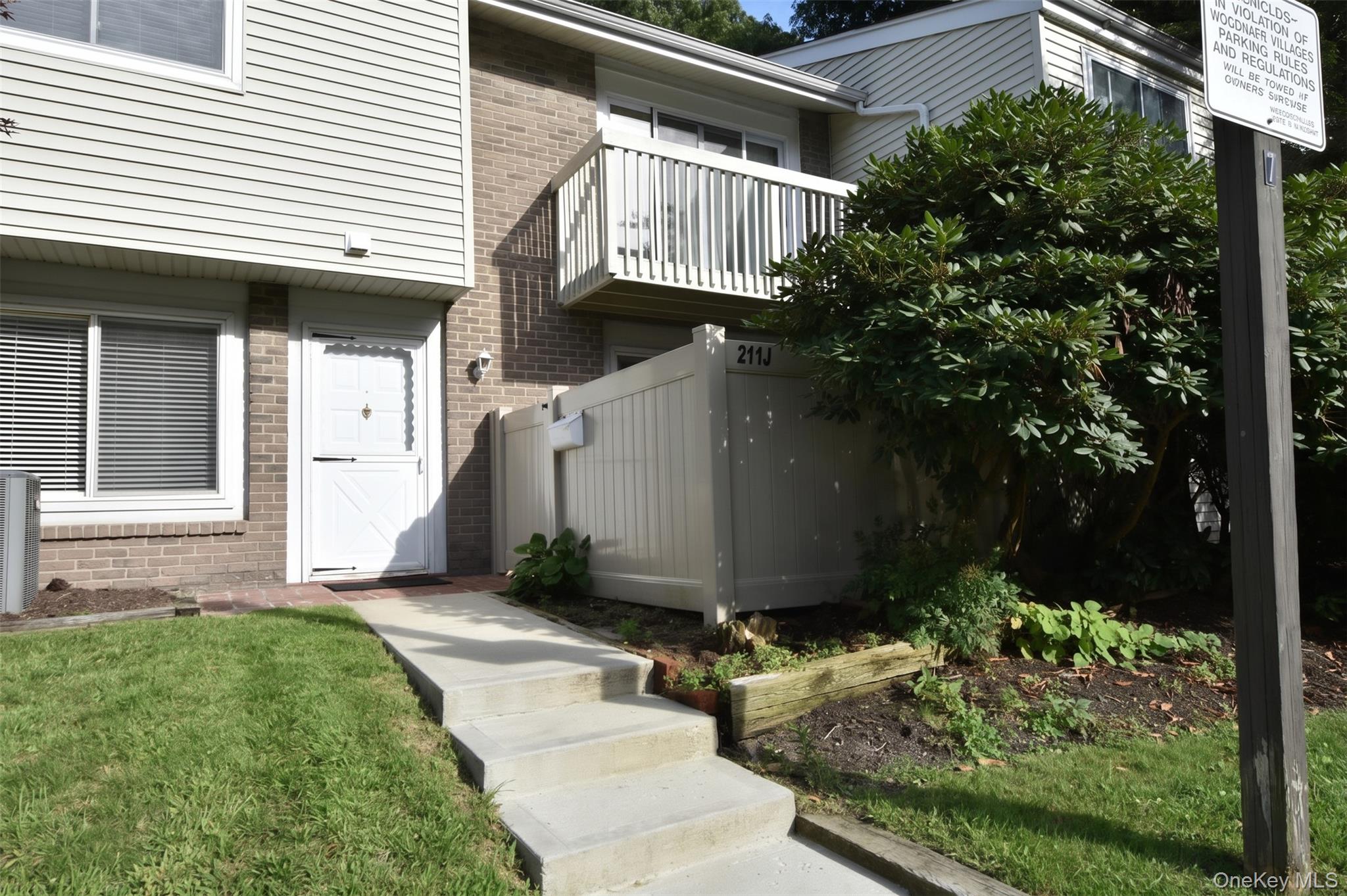 211 Springmeadow Drive Unit J, Holbrook NY 11741