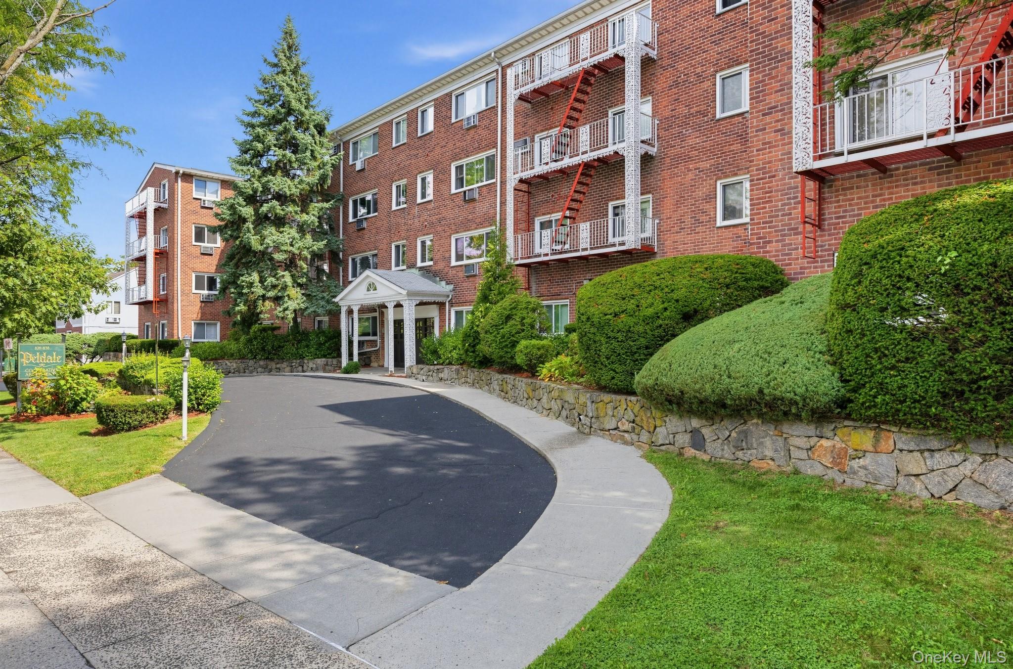 828 Pelhamdale Avenue Unit 4L, New Rochelle NY 10801