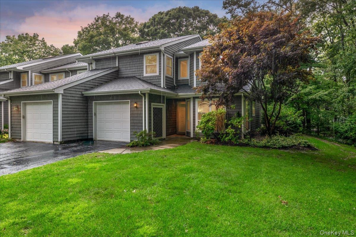 38 Larkspur Lane, Commack NY 11725