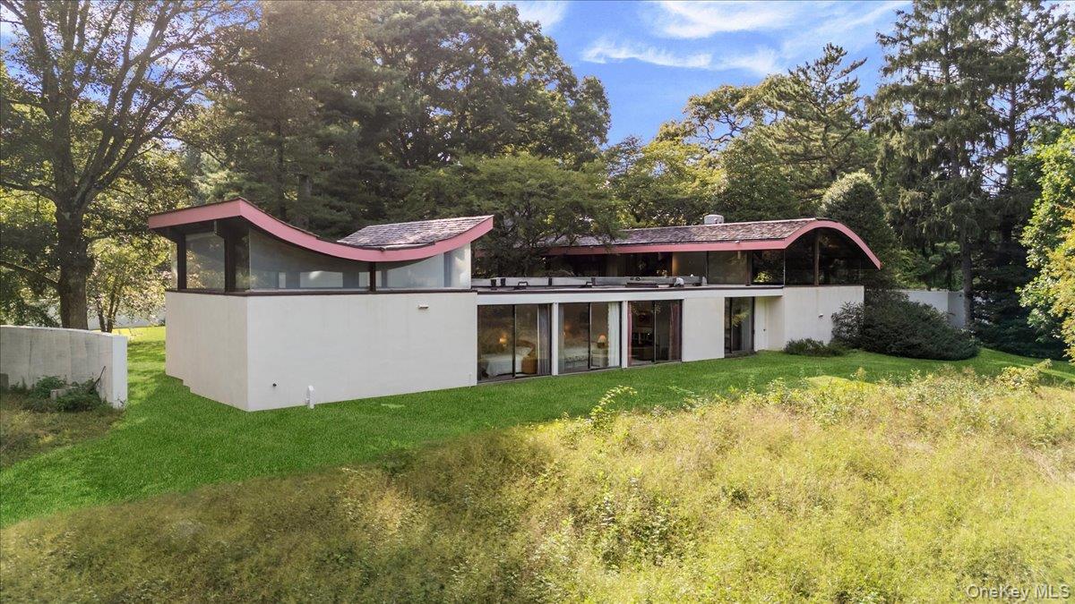 347 Duck Pond Road, Matinecock NY 11560