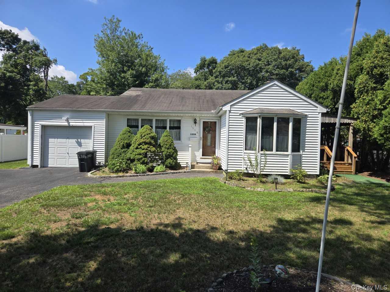 1556 N Gardiner Drive, Bay Shore NY 11706