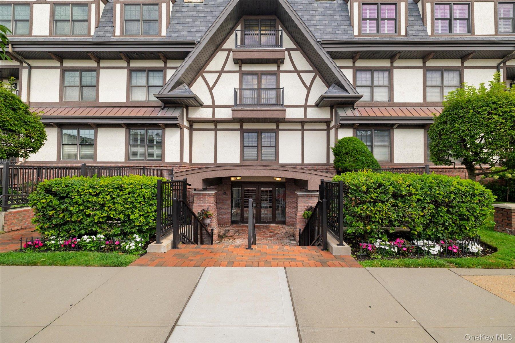 77 Maple Avenue Unit 100, Rockville Centre NY 11570