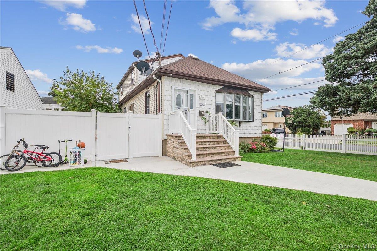 2696 W Alder Road, Bellmore NY 11710