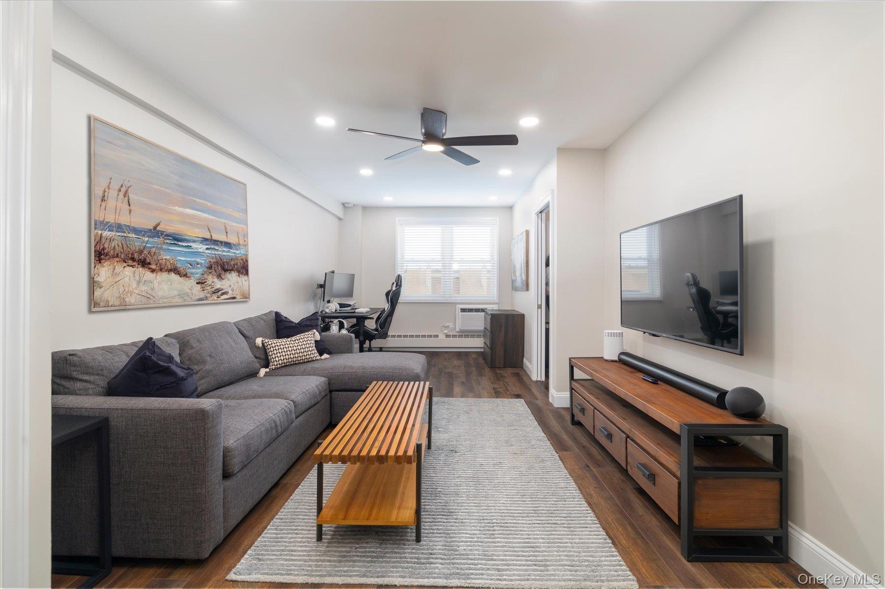 370 W Broadway Unit 3M, Long Beach NY 11561