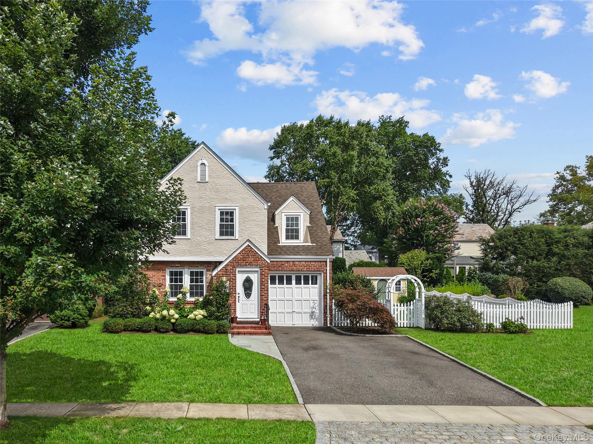 33 Ogden Avenue, East Williston NY 11596