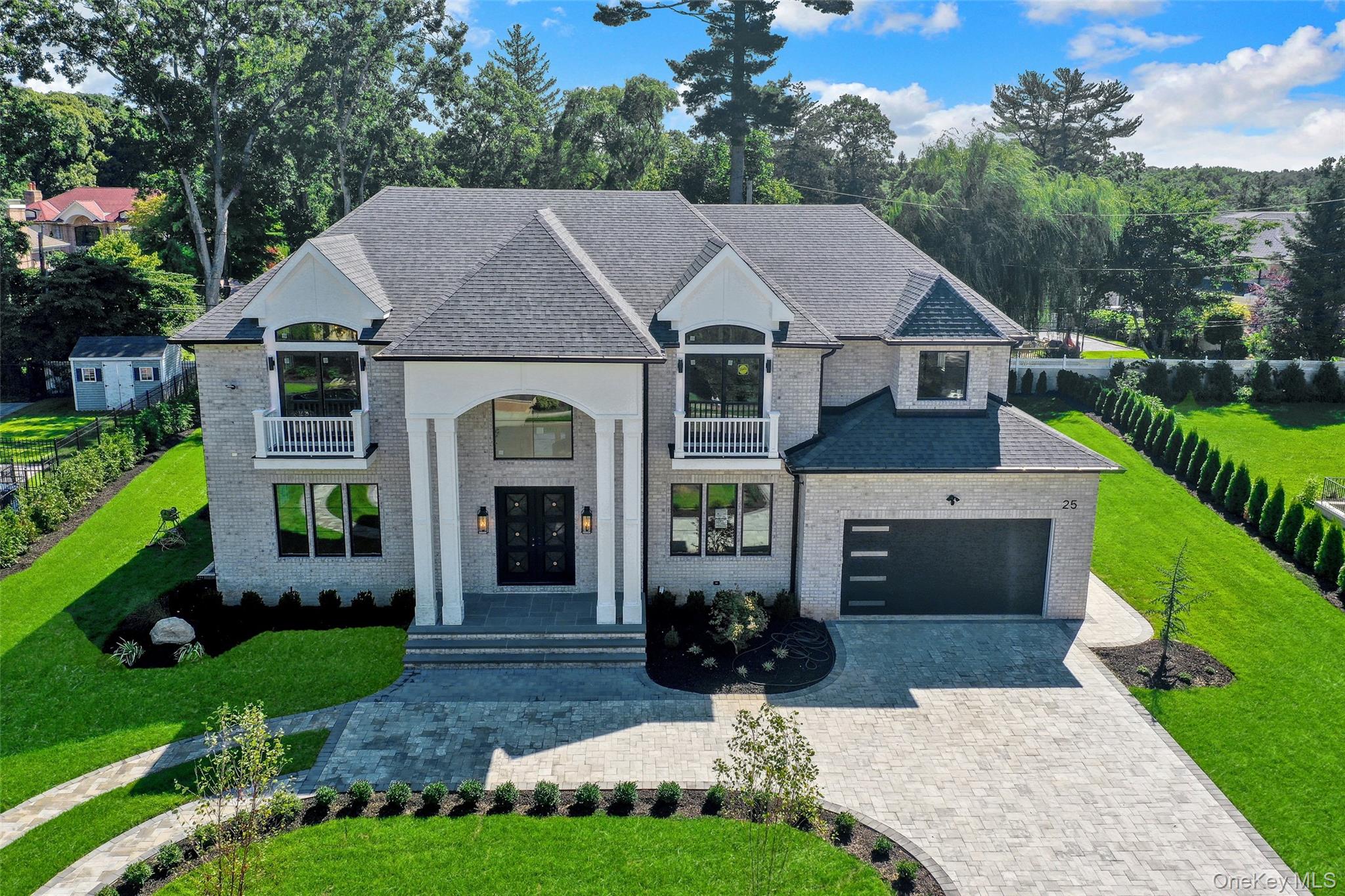 25 Hemlock Lane, Roslyn Heights NY 11577