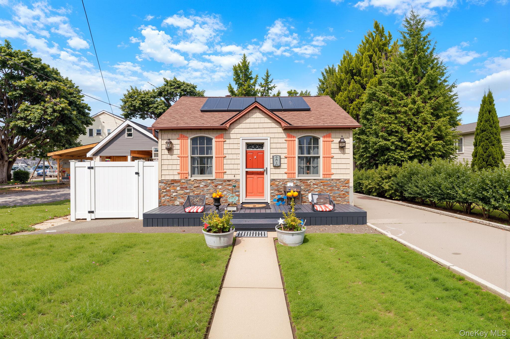 23 Dewey Place, Lindenhurst NY 11757