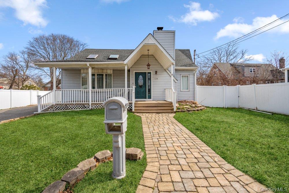 125 W 3rd Street, Ronkonkoma NY 11779