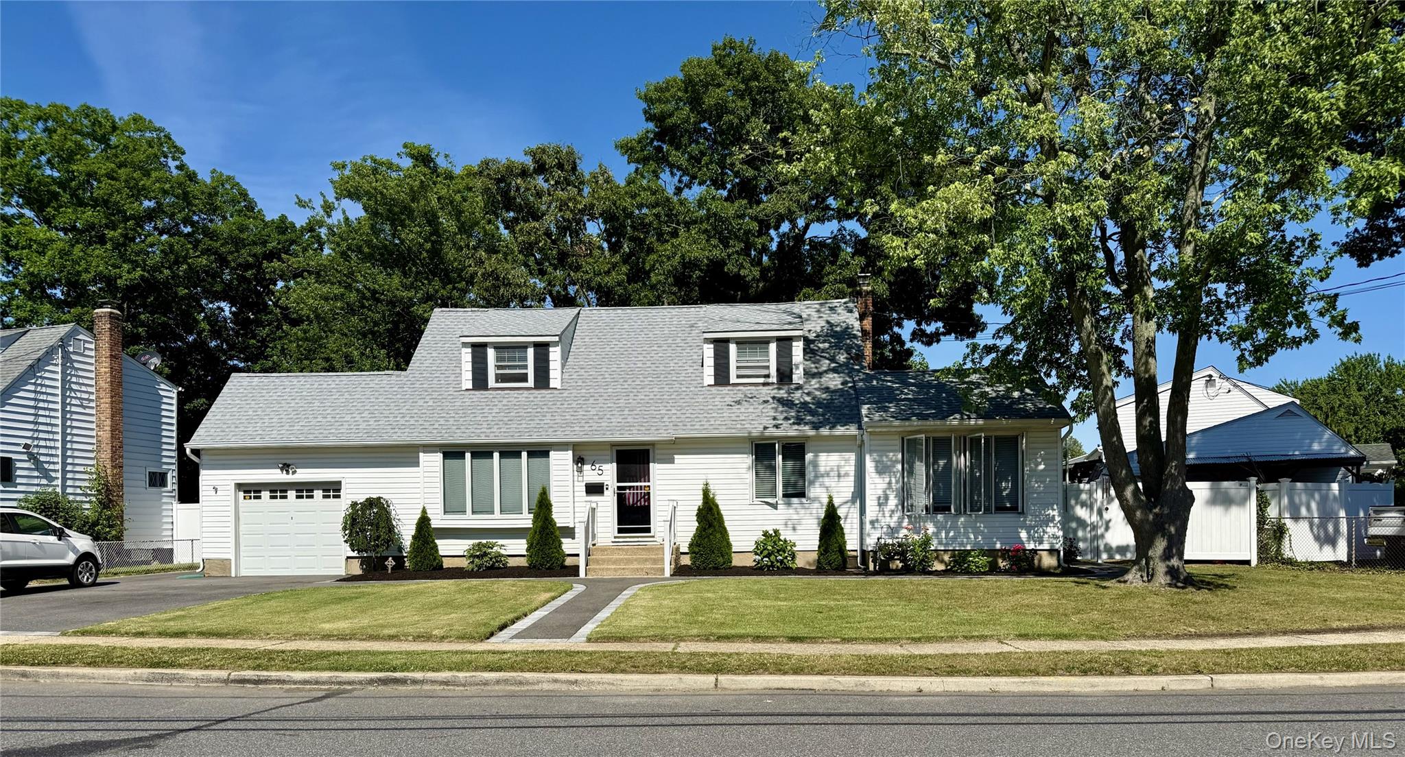65 Westwood Road N, Massapequa Park NY 11762
