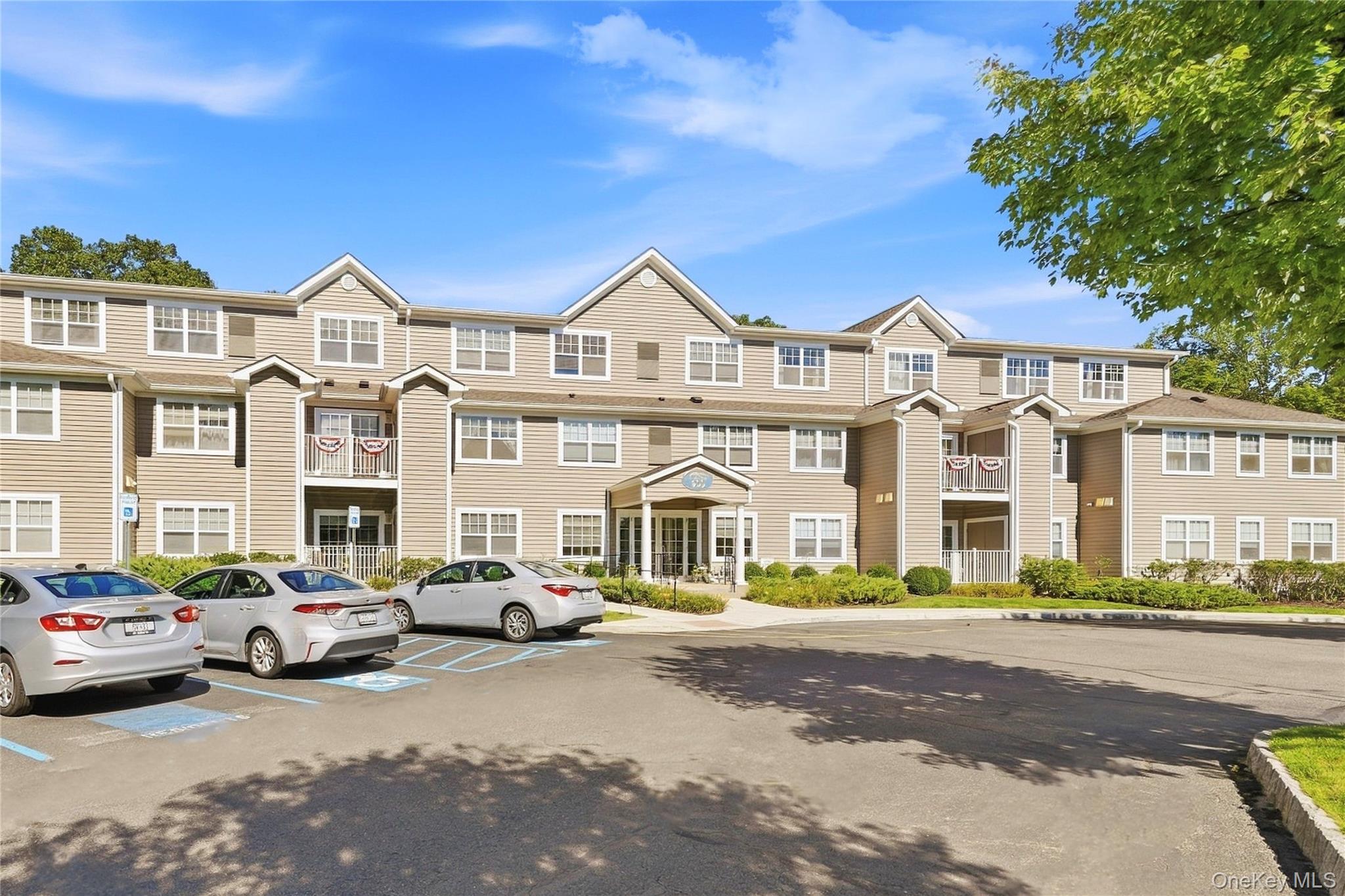 300 Woodcrest Lane Unit 329, Mount Kisco NY 10549