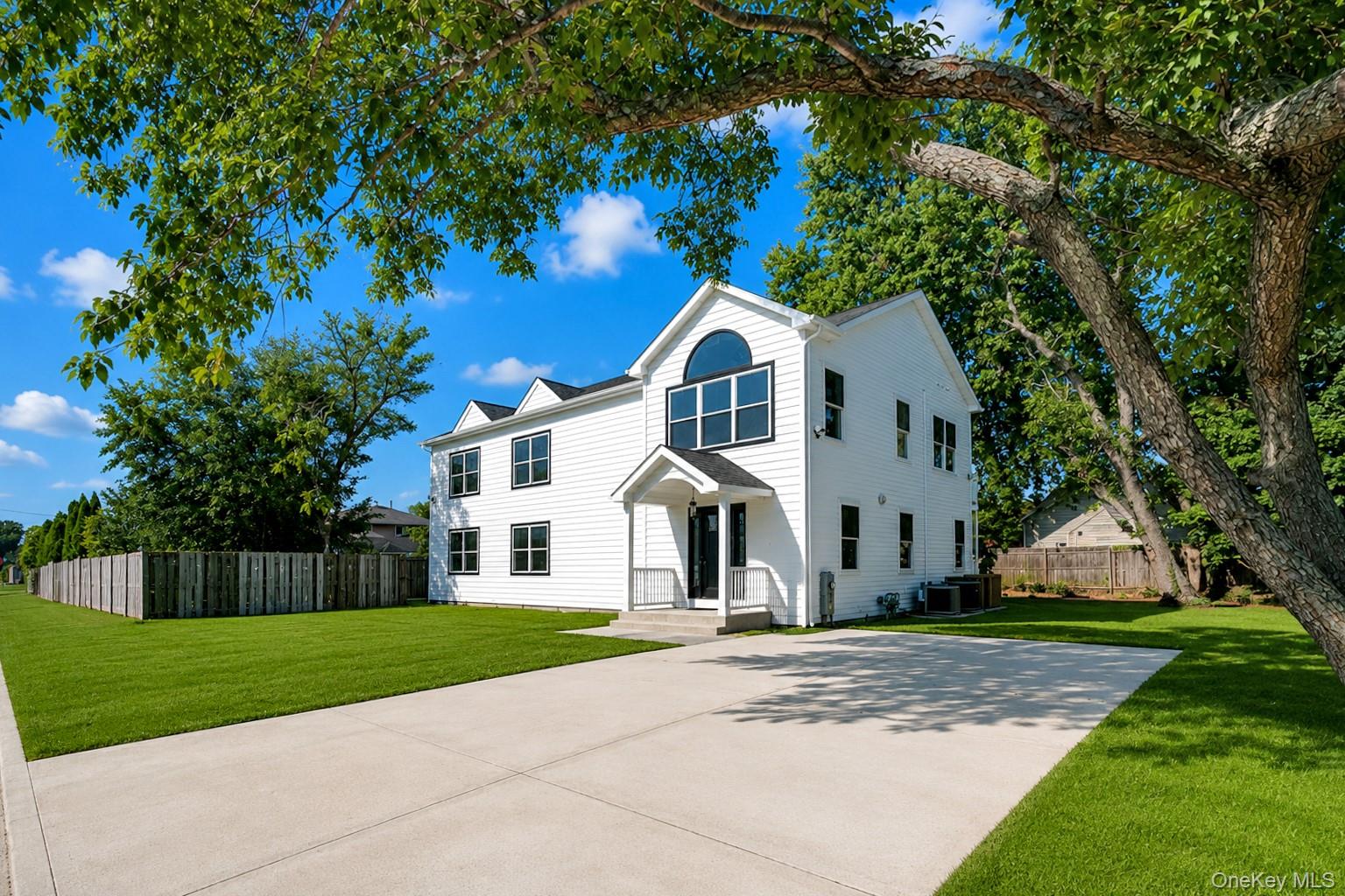 171 FERRARIS Street, Copiague NY 11726