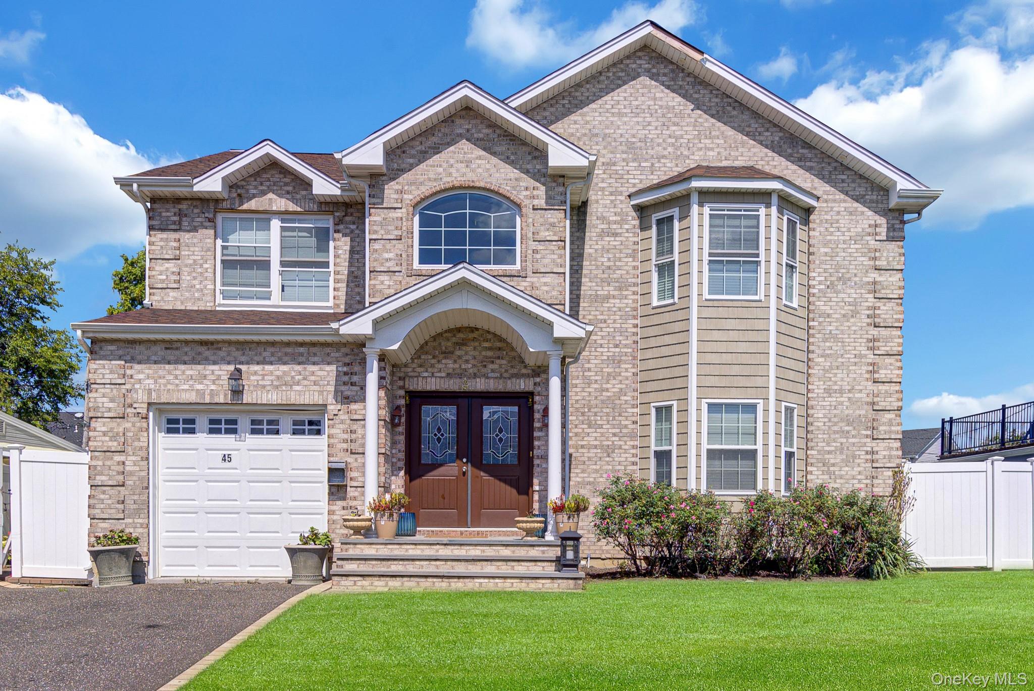 45 Meeting Lane, Hicksville NY 11801