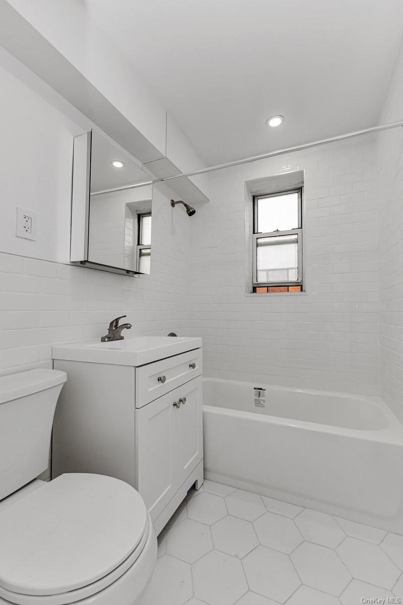 65-35 Yellowstone . Boulevard Unit 6F, Forest Hills NY 11375