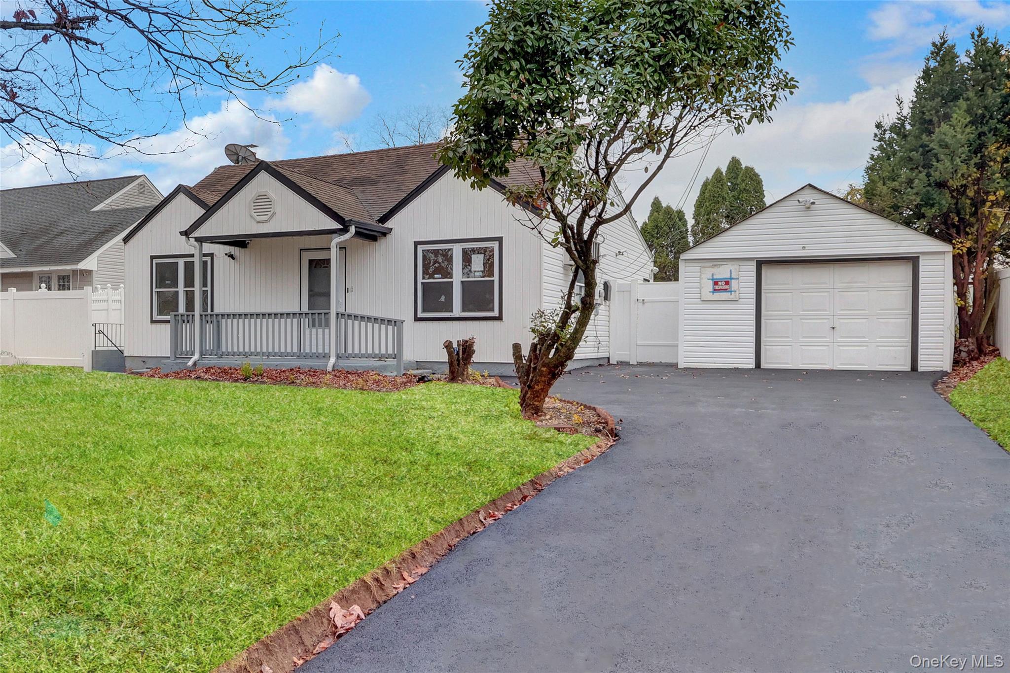 12 Carlls Path, North Babylon NY 11703