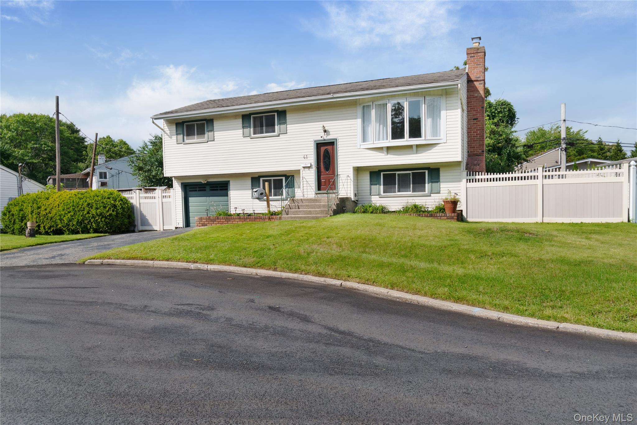 41 Richmond Street, Islip NY 11751