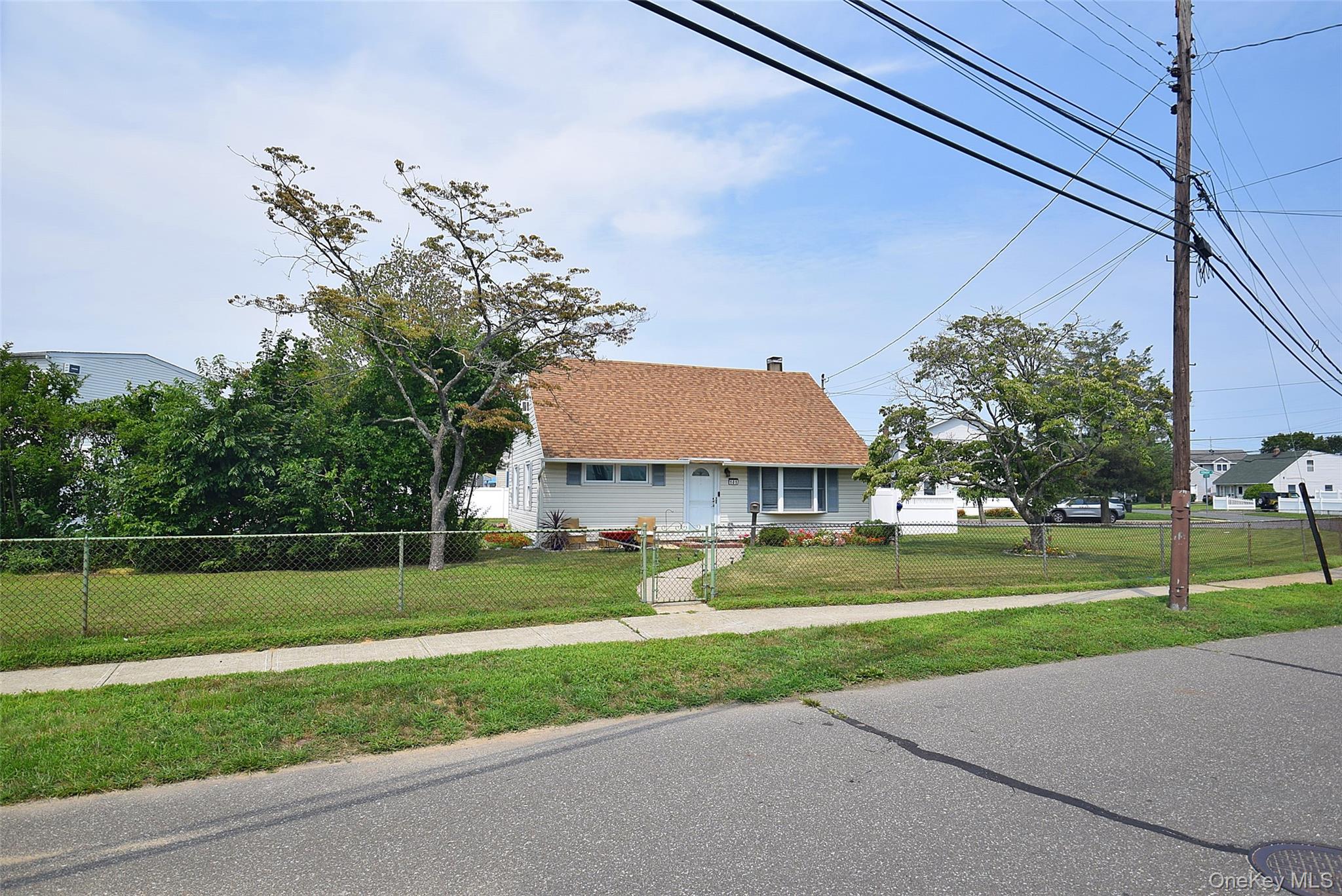 101 Phyllis Drive, Lindenhurst NY 11757