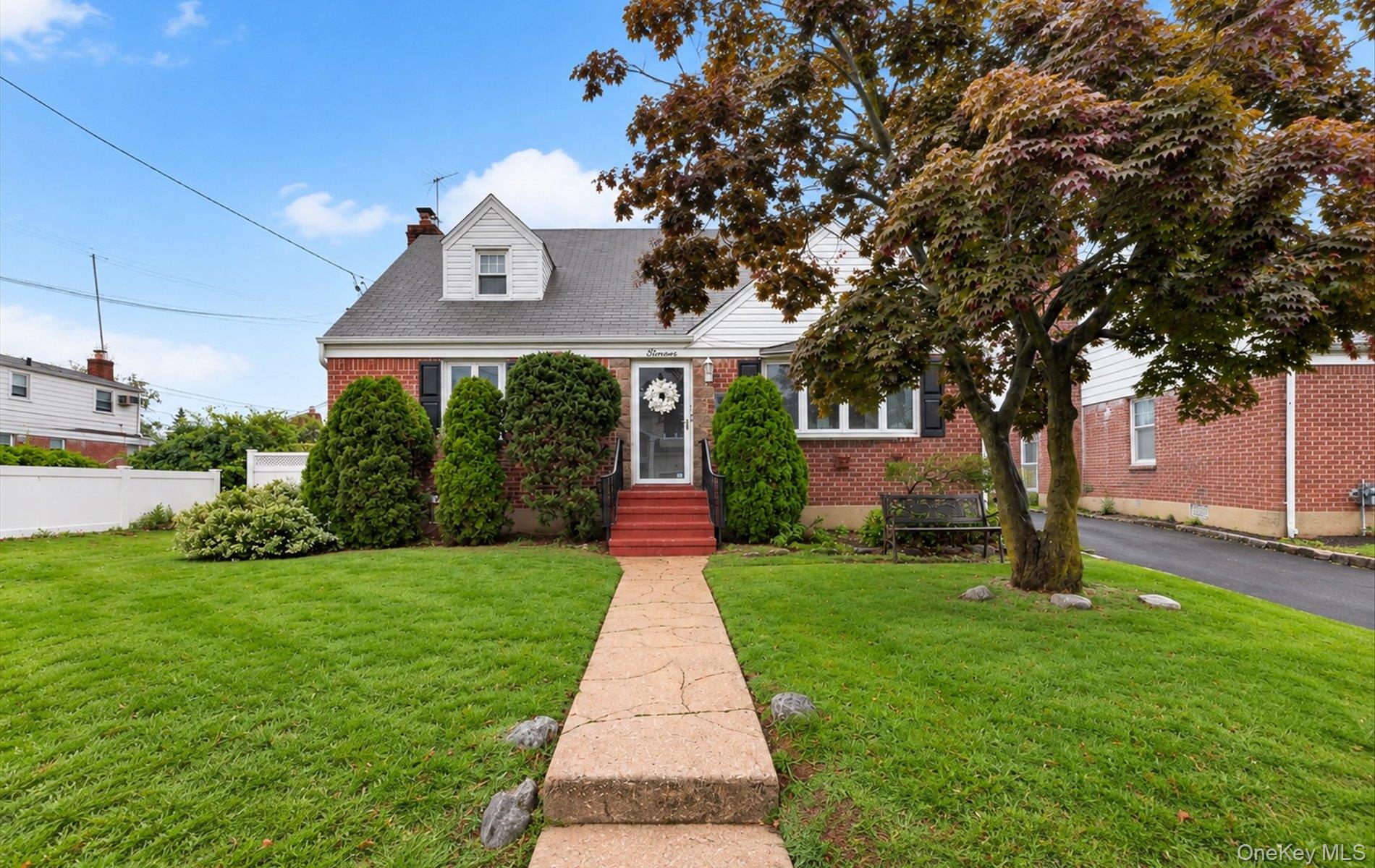11 White Street, Valley Stream NY 11580