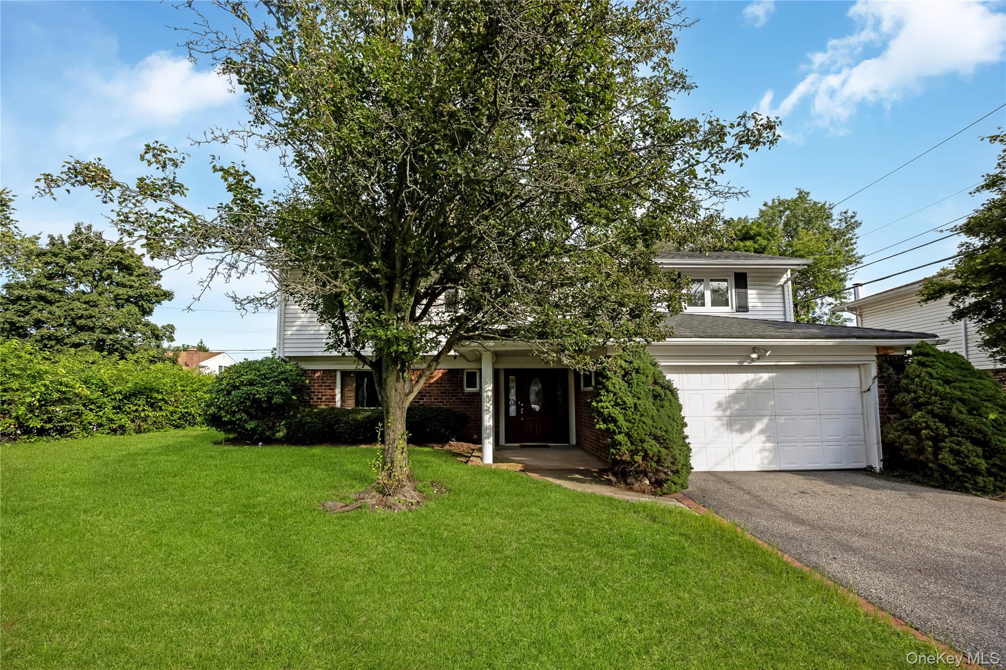 29 Randy Lane, Plainview NY 11803