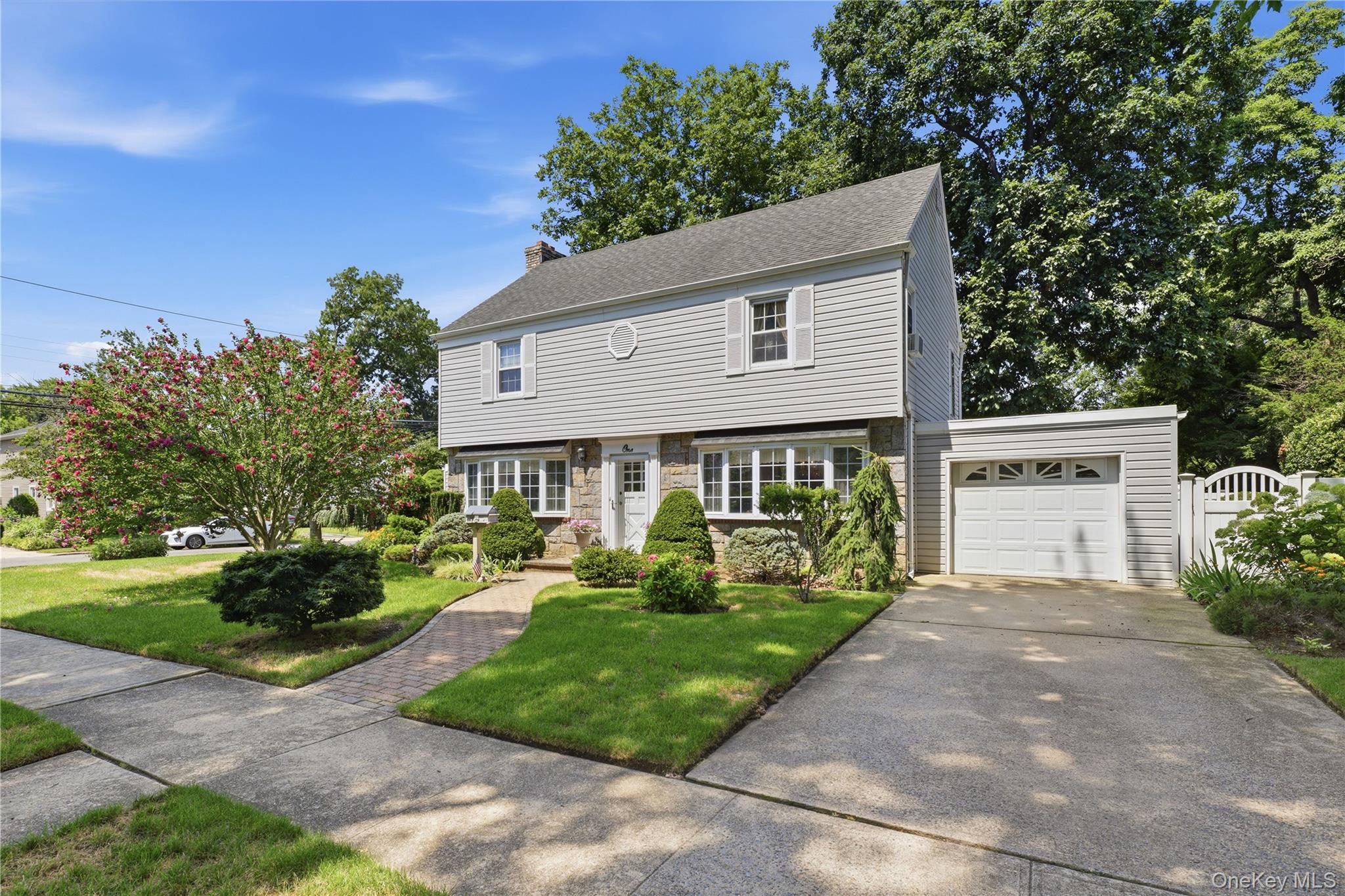 1 Beech Court, Malverne NY 11565