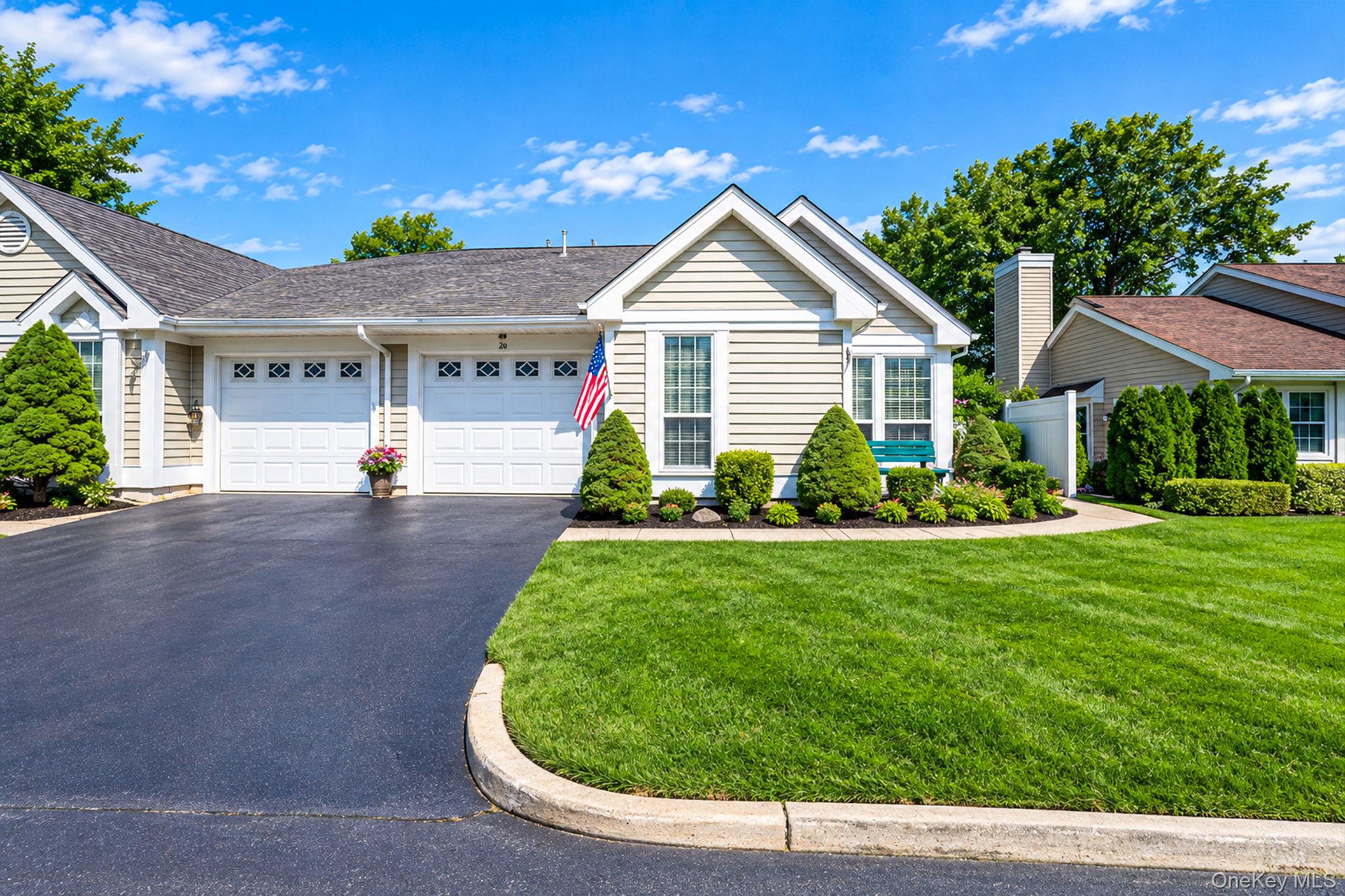 20 Wainscott Court, Ridge NY 11961