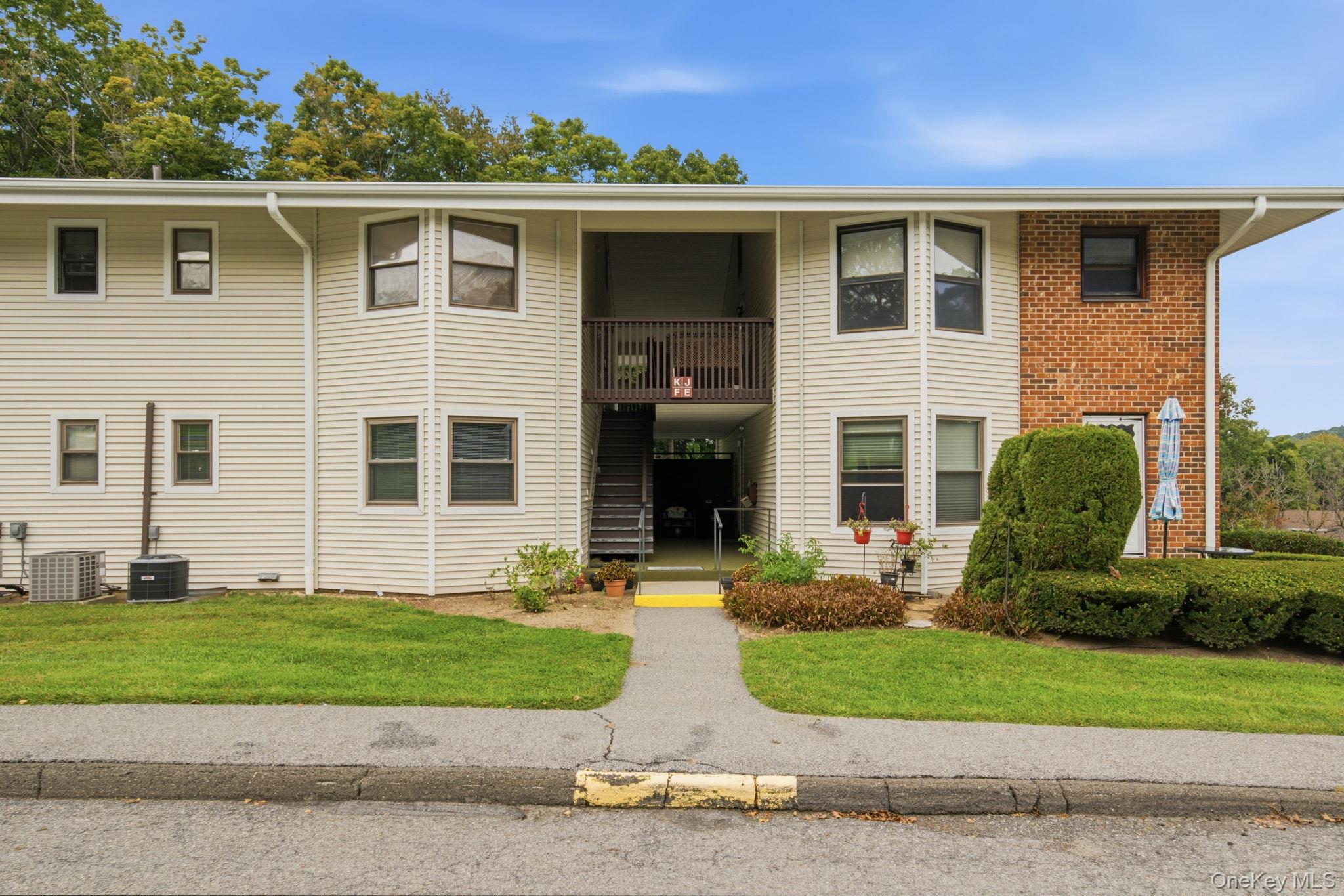 27 Walden Court Unit F, Yorktown Heights NY 10598