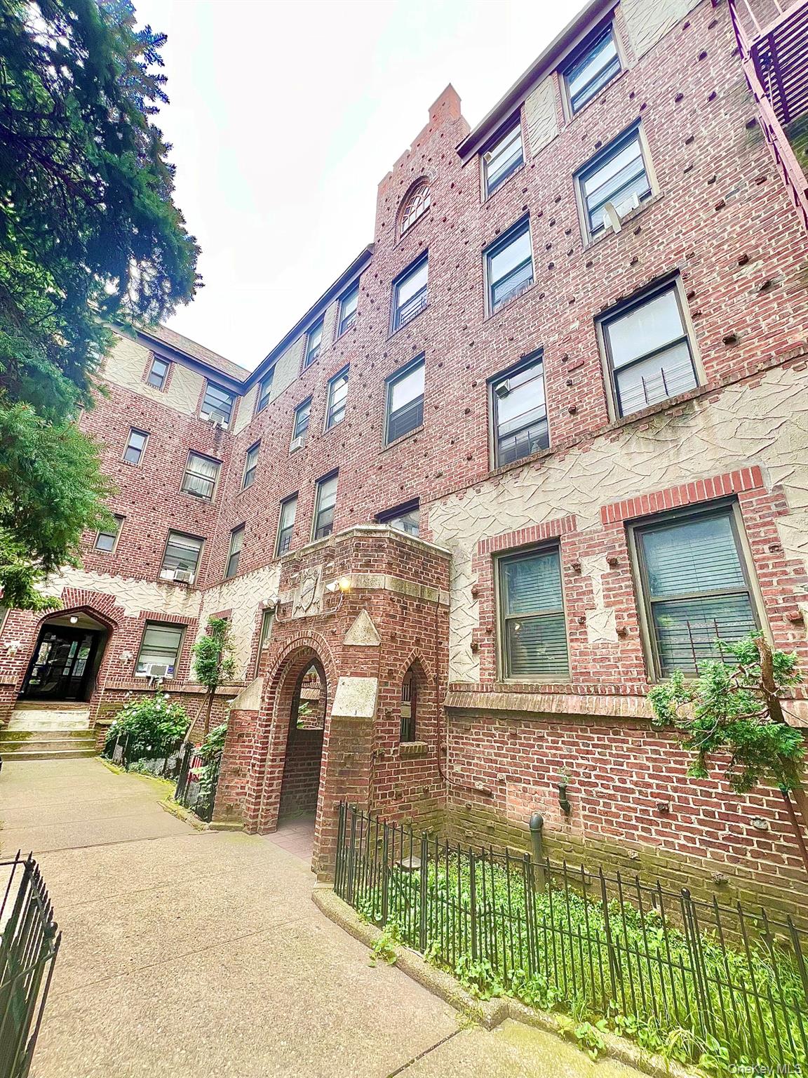 61-40 Saunders St Unit A12, Rego Park NY 11374