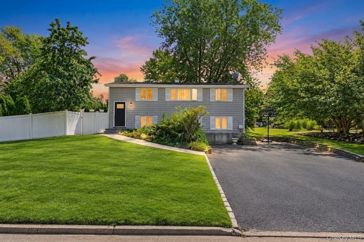19 Badger Lane, East Setauket NY 11733